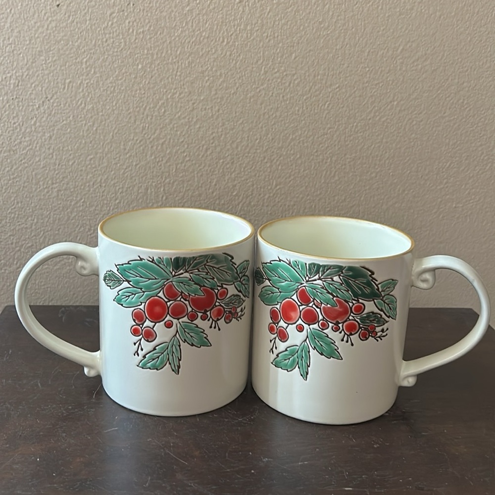 Set Of 2 Eli & Ana Christmas Stoneware Coffee Mug New Holly Berry New